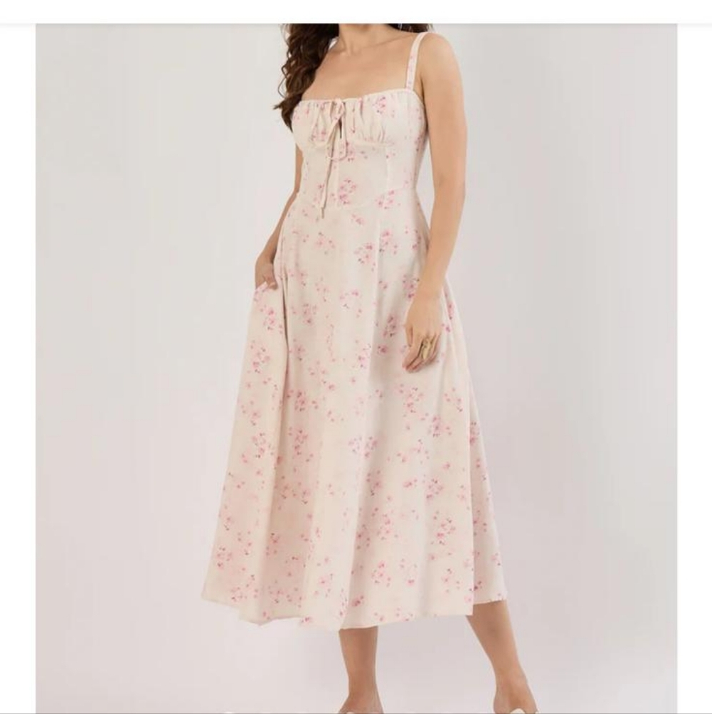 Sim & Sam‎ Dress  


Chic Cream Floral Midi Dress Sz S